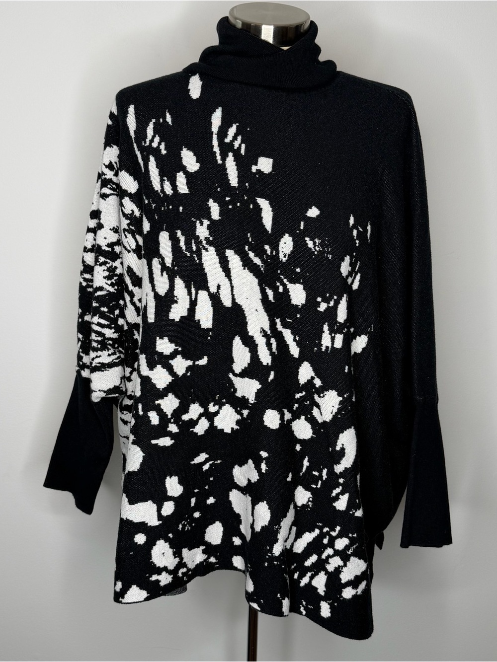 Alfani Black and White Abstract Print Turtleneck Tunic Sweater